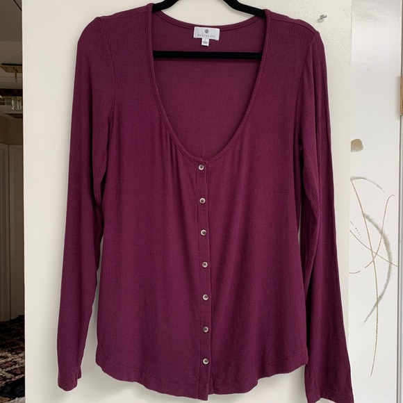 Socialite Button Front Top - Picture 2 of 6